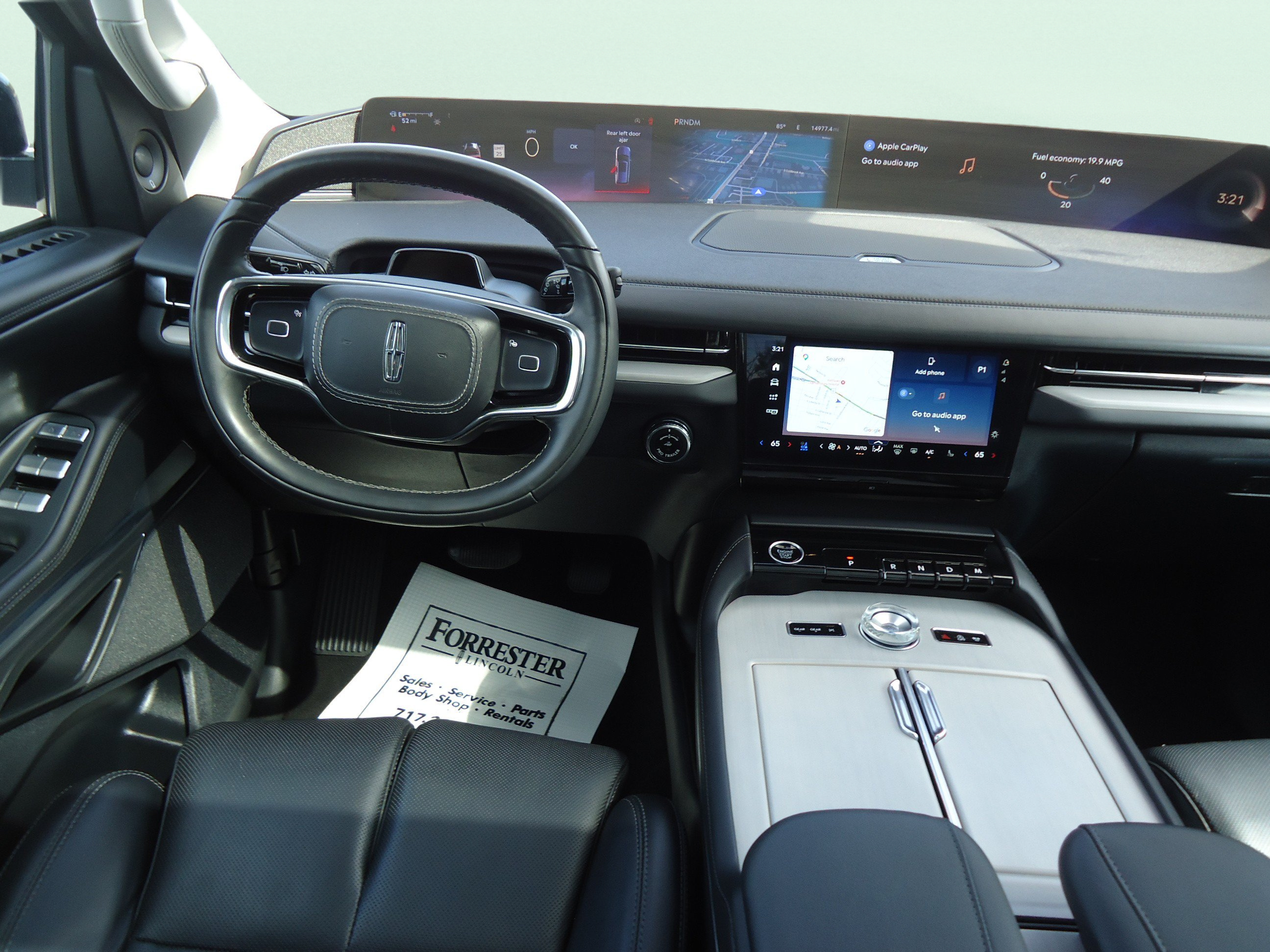 Used 2025 Lincoln Navigator Reserve AWD/4WD image 11