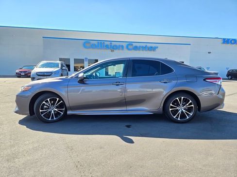 Used 2019 Toyota Camry SE image 7