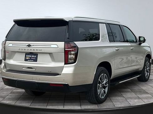 Used 2024 Chevrolet Suburban LT RWD image 6