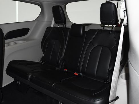 Certified 2024 Chrysler Pacifica Touring-L FWD image 20