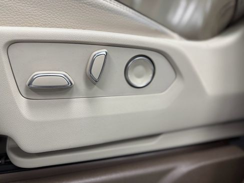 Used 2021 GMC Yukon Denali w/ Denali Premium Package image 16