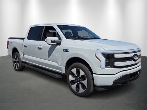 Used 2024 Ford F150 Lightning Platinum image 7