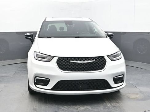 Used 2026 Chrysler Pacifica Limited FWD image 10