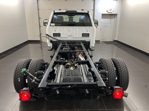 New 2025 Ford F550 4x4 Regular Cab Super Duty image 5