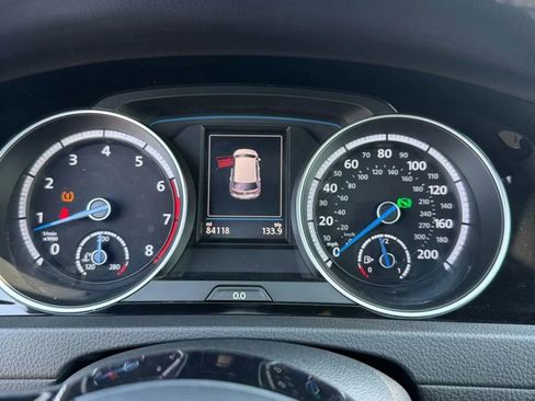 Used 2017 Volkswagen Golf R 4-Door image 16