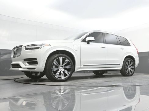 Certified 2025 Volvo XC90 T8 Ultra w/ Protection Package Premier AWD/4WD image 32