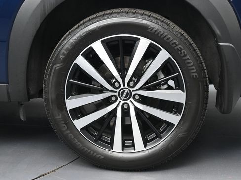 Certified 2025 Nissan Pathfinder Platinum FWD image 24