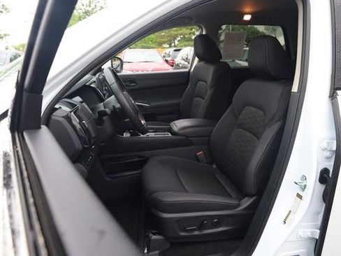 Certified 2025 Nissan Pathfinder SV FWD image 10