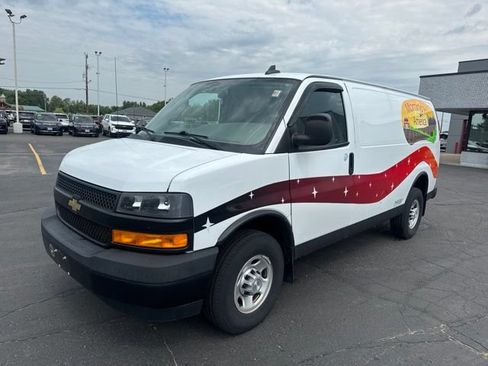 Used 2021 Chevrolet Express 2500 w/ Driver Convenience Package RWD image 3