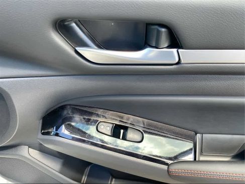 New 2025 Nissan Altima 2.5 SR image 26