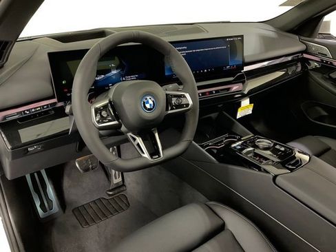 Used 2024 BMW i5 eDrive40i w/ M Sport Package RWD image 22