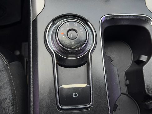 Used 2017 Ford Fusion Energi SE FWD image 23