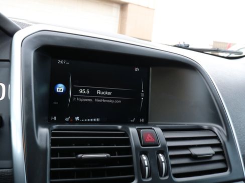 Used 2015 Volvo XC60 T5 Platinum image 29