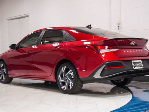 Used 2025 Hyundai Elantra Sport FWD image 29