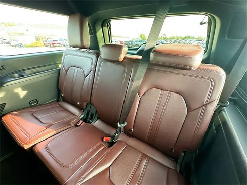 Used 2022 Ford Expedition Max Limited image 4