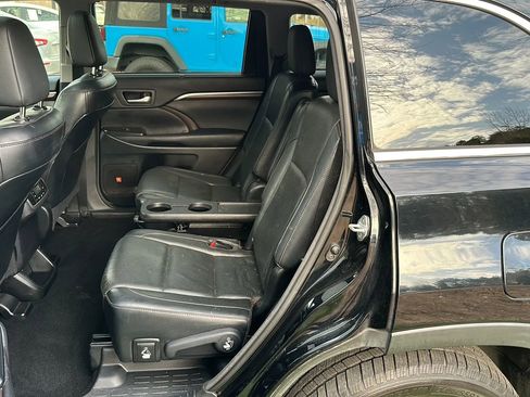 Used 2016 Toyota Highlander Limited image 17