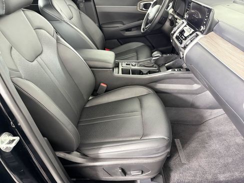 Used 2023 Kia Sorento EX w/ Panoramic Sunroof Package FWD image 11