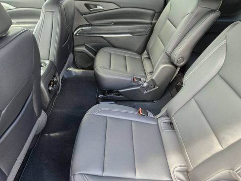 New 2026 Chevrolet Traverse LT w/ Sun and Wheel Package FWD image 33