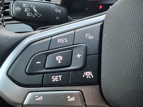 Used 2025 Volkswagen Atlas SE FWD image 19