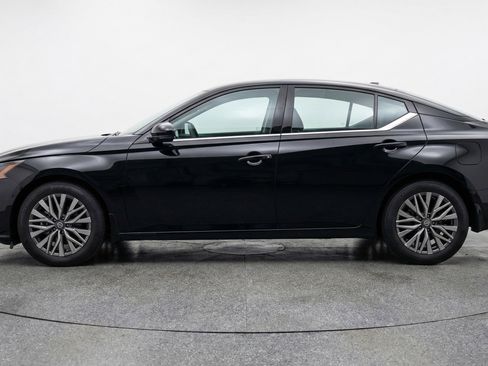 Used 2025 Nissan Altima 2.5 SV FWD image 5