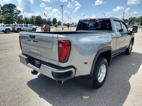 Certified 2025 GMC Sierra 3500 Denali Ultimate AWD/4WD image 3