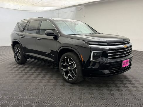 Used 2025 Chevrolet Traverse High Country FWD image 7