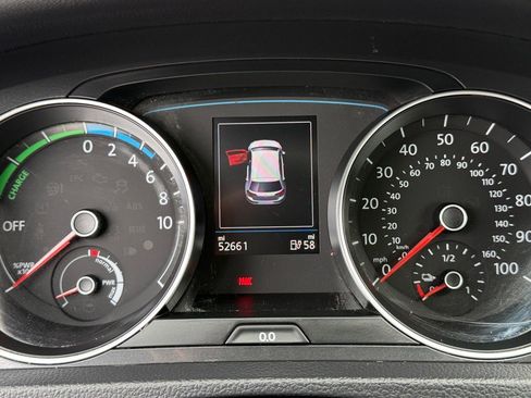 Used 2019 Volkswagen e-Golf SE w/ Driver Assistance Package image 32