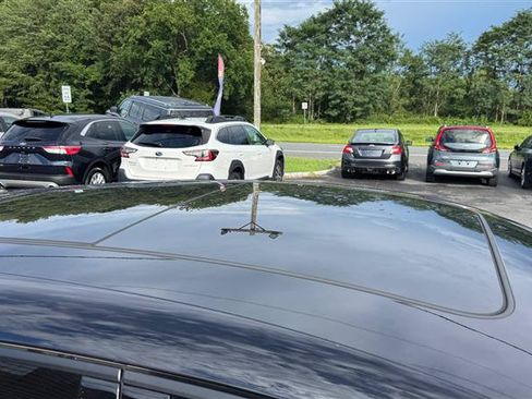 Used 2020 Porsche Macan w/ Premium Package Plus AWD/4WD image 28