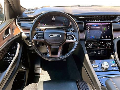 Used 2022 Jeep Grand Cherokee Summit w/ Advanced Protech Group IV AWD/4WD image 5