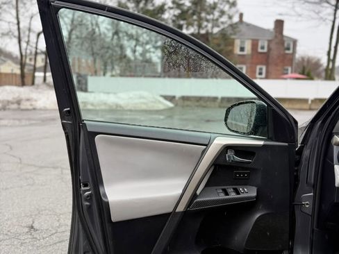 Used 2015 Toyota RAV4 Limited image 24