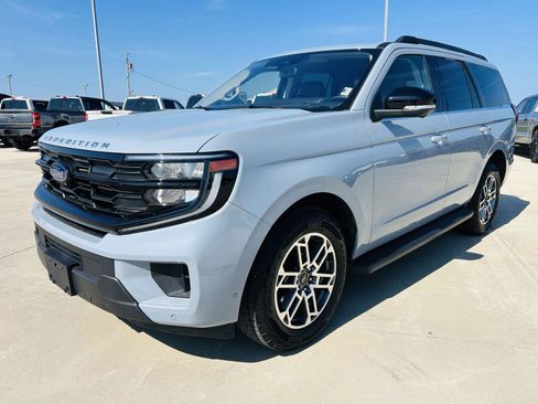 Used 2025 Ford Expedition Active AWD/4WD image 43