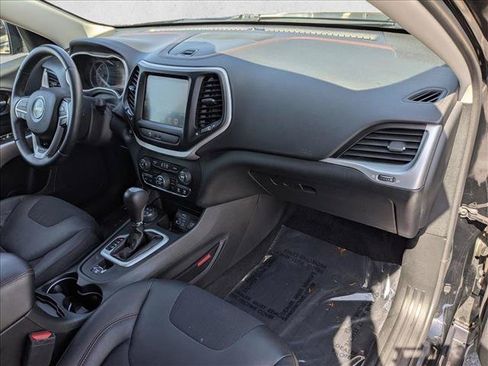 Used 2018 Jeep Cherokee Trailhawk w/ Trailer Tow Group AWD/4WD image 22