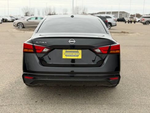 Used 2025 Nissan Altima 2.5 SV FWD image 7