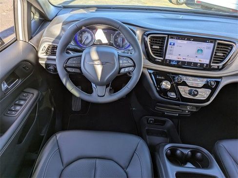 New 2026 Chrysler Pacifica Select image 18