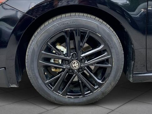 Used 2025 Toyota Camry SE image 11