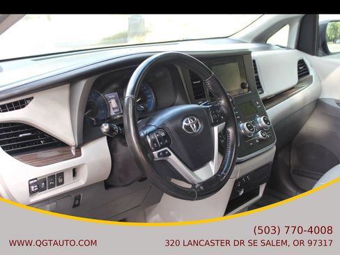 Used 2016 Toyota Sienna Limited image 11