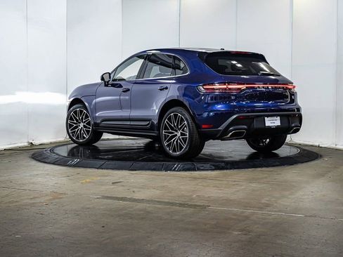Certified 2025 Porsche Macan image 3