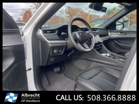 New 2025 Jeep Grand Cherokee Limited image 9