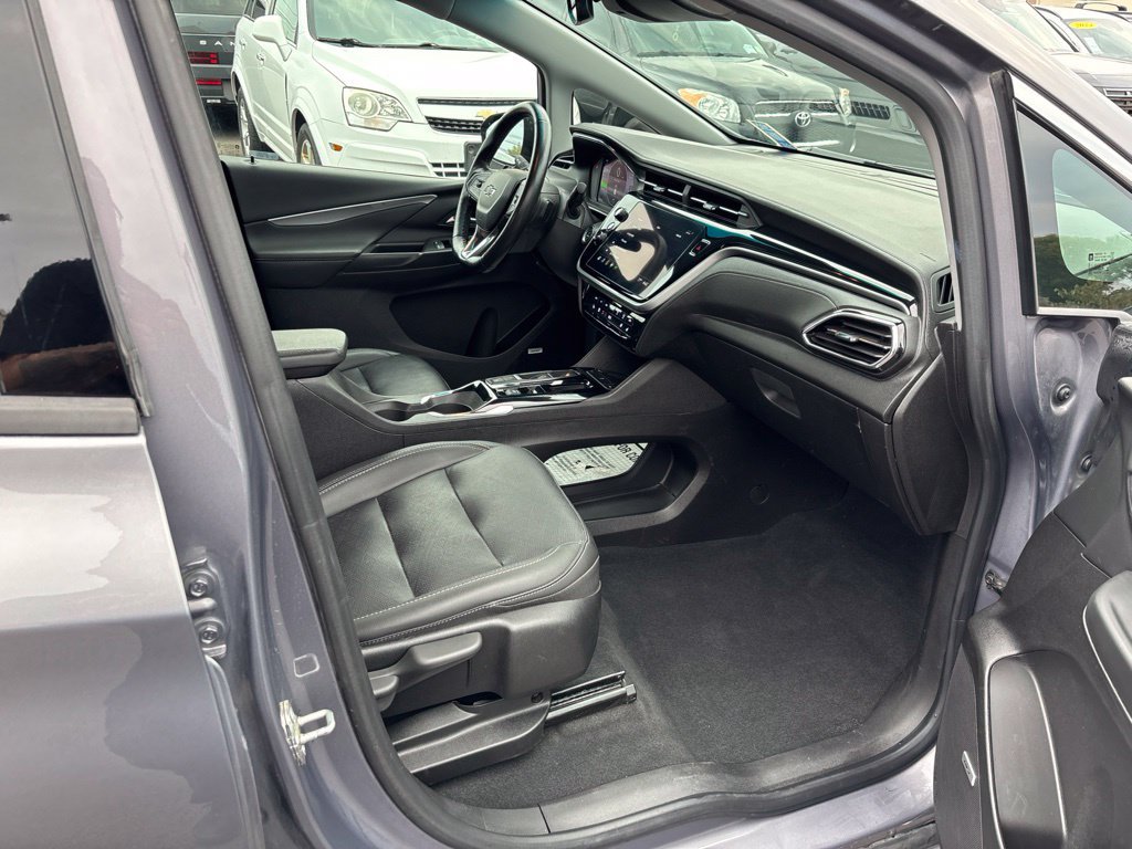 Used 2023 Chevrolet Bolt LT w/ Infotainment Package FWD image 26