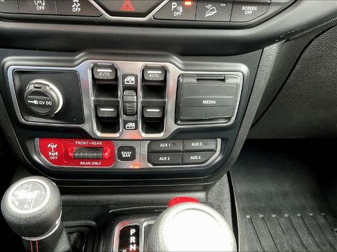 Used 2019 Jeep Wrangler Unlimited Rubicon AWD/4WD image 16