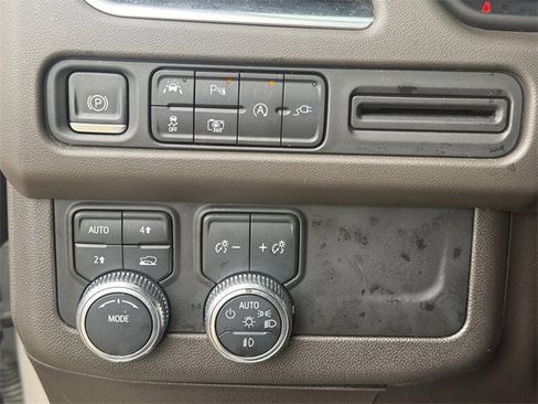 Used 2022 GMC Yukon SLT w/ SLT Premium Package image 23