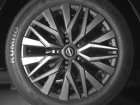 Used 2025 Nissan Altima 2.5 SV FWD image 15