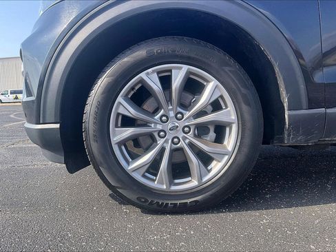 Certified 2023 Ford Explorer Limited AWD/4WD image 9