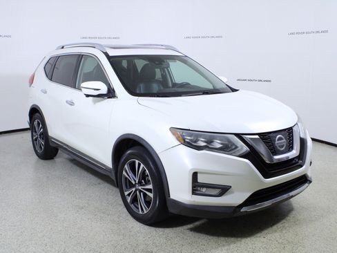 Used 2017 Nissan Rogue SL w/ SL Premium Package image 3
