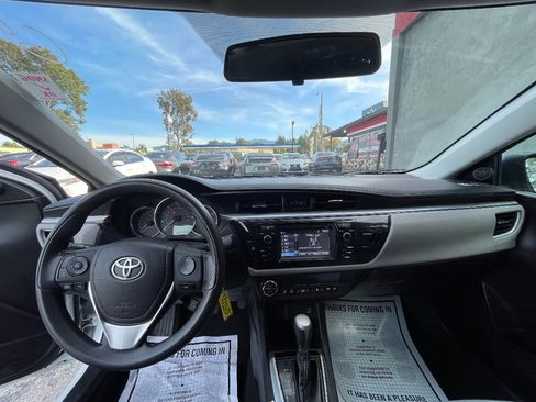 Used 2016 Toyota Corolla LE FWD image 9