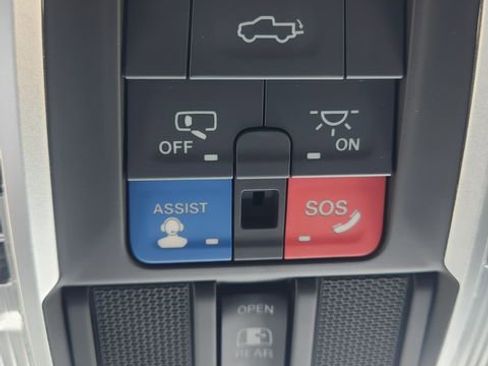 Used 2022 RAM 3500 Laramie AWD/4WD image 38