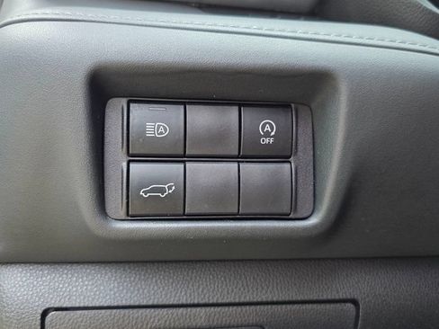 Used 2025 Toyota Highlander XLE FWD image 26