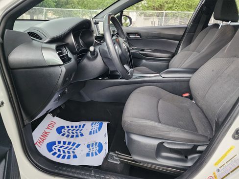 Used 2018 Toyota C-HR XLE FWD image 23