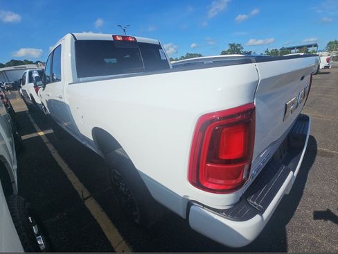 Used 2026 RAM 2500 Laramie AWD/4WD image 18