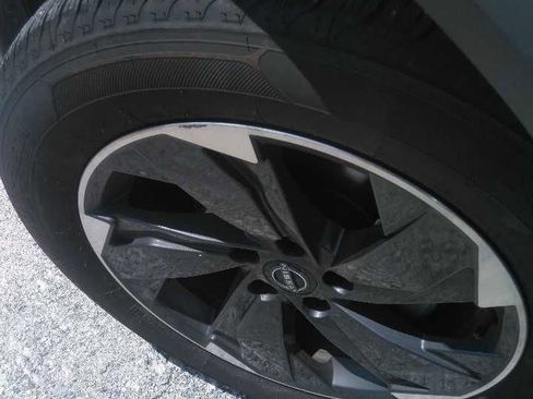 Used 2024 Nissan Rogue SV FWD image 4